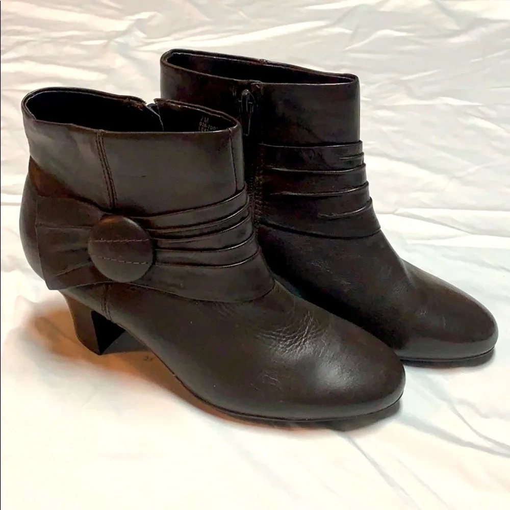 Strictly Comfort Camilla Brown Booties - size 7